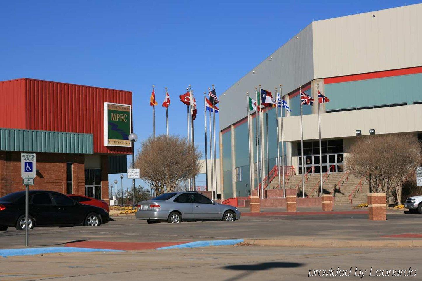 Hampton Inn Wichita Falls-Sikes Senter Mall Buitenkant foto