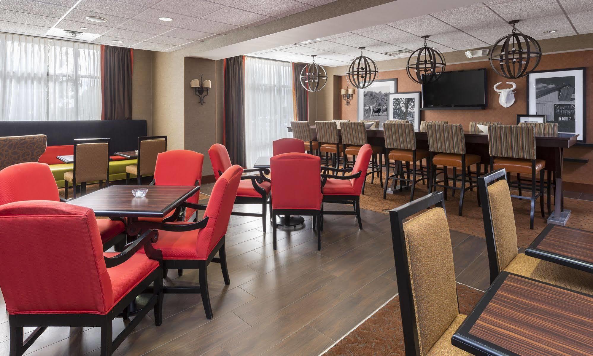 Hampton Inn Wichita Falls-Sikes Senter Mall Buitenkant foto
