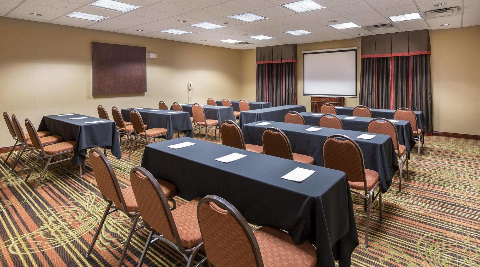 Hampton Inn Wichita Falls-Sikes Senter Mall Buitenkant foto